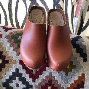 Bryr Chloe Closed Toe Clog Size 41